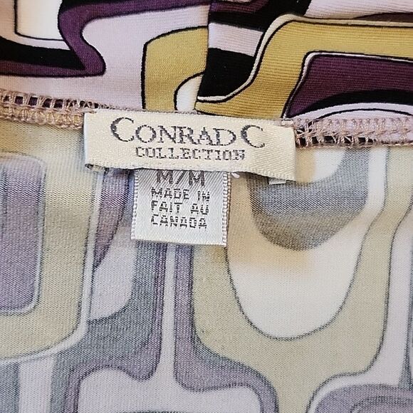 V Neck multi-colored pattern top size M stretchy - Picture 4 of 7